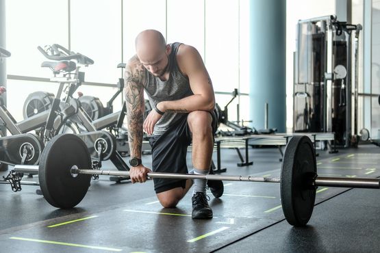 Wie Steroide helfen, eine athletische Figur ohne übermäßigen Massezuwachs zu erreichen